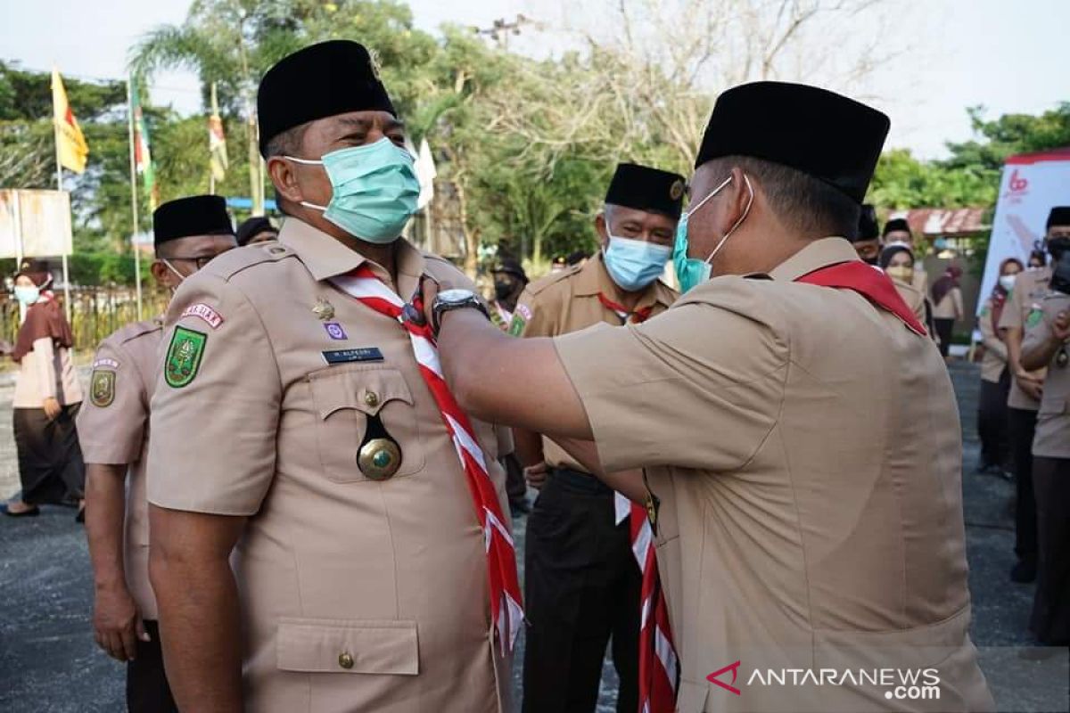 Hari jadi ke-60 Gerakan Pramuka, Alfedri terima penghargaan Lencana Pancawarsa IV