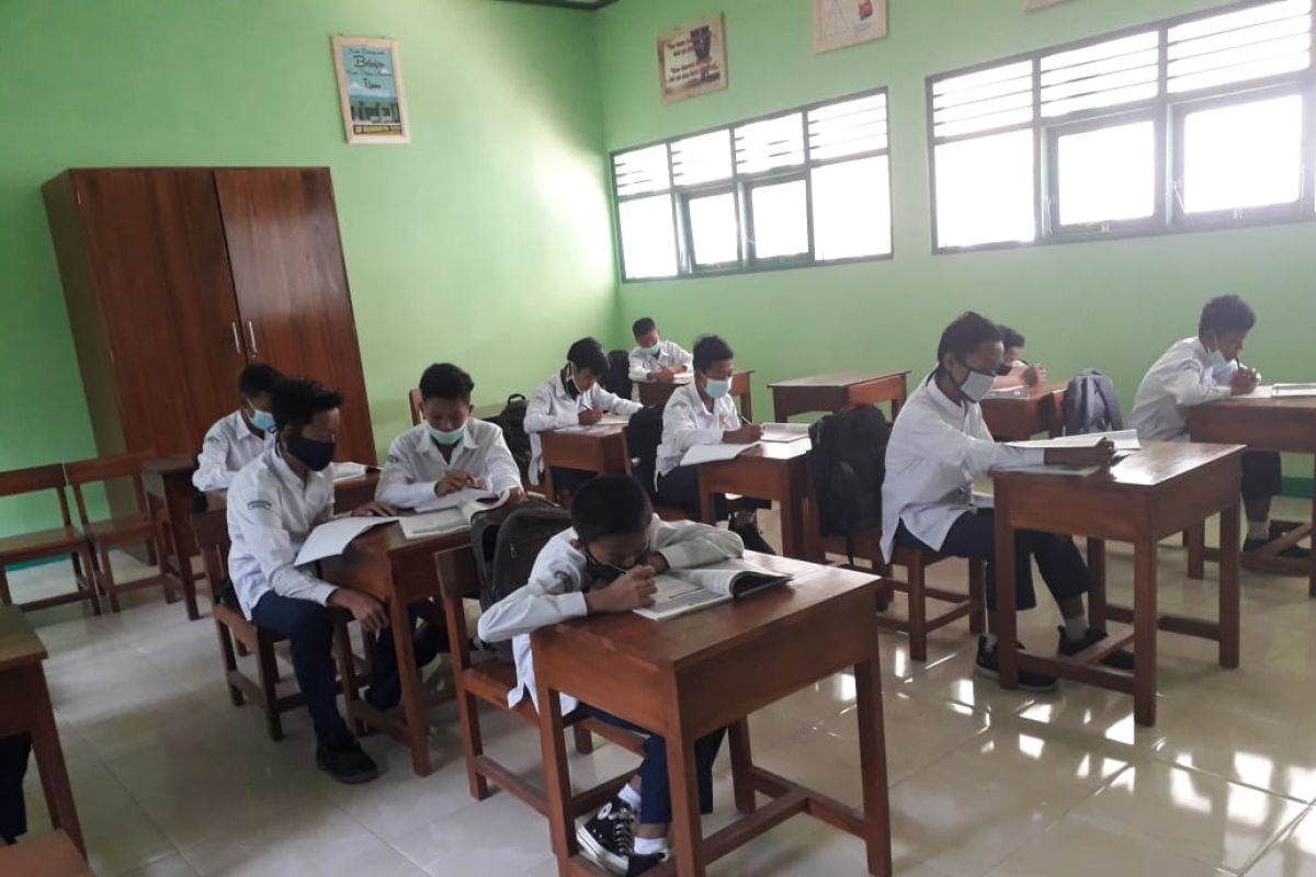Sekolah di Belitung mulai belajar tatap muka secara terbatas