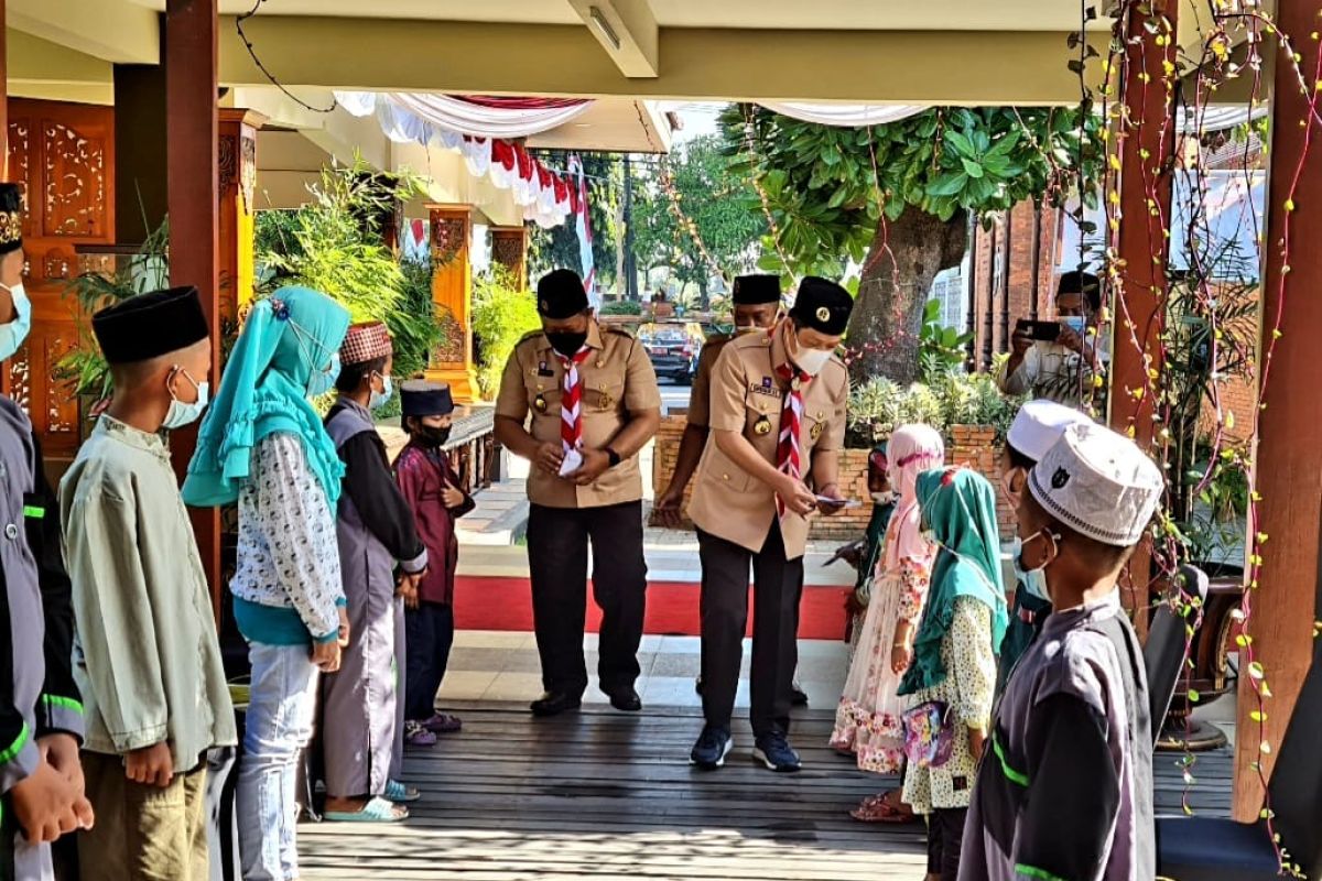 Peringati Hari Pramuka, Kwarcab Kota Mojokerto santuni puluhan anak yatim