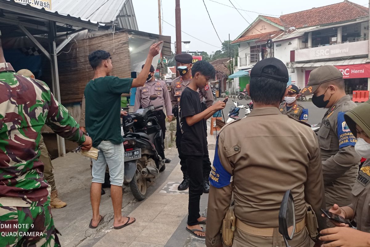 Polres Lebak gelar patroli mobile operasi yustisi selama PPKM