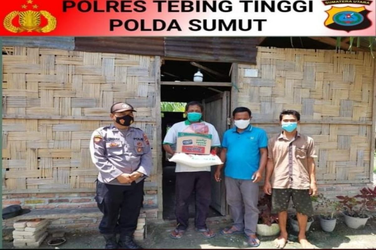 Polres Tebing Tinggi bagikan sembako kepada warga kurang mampu