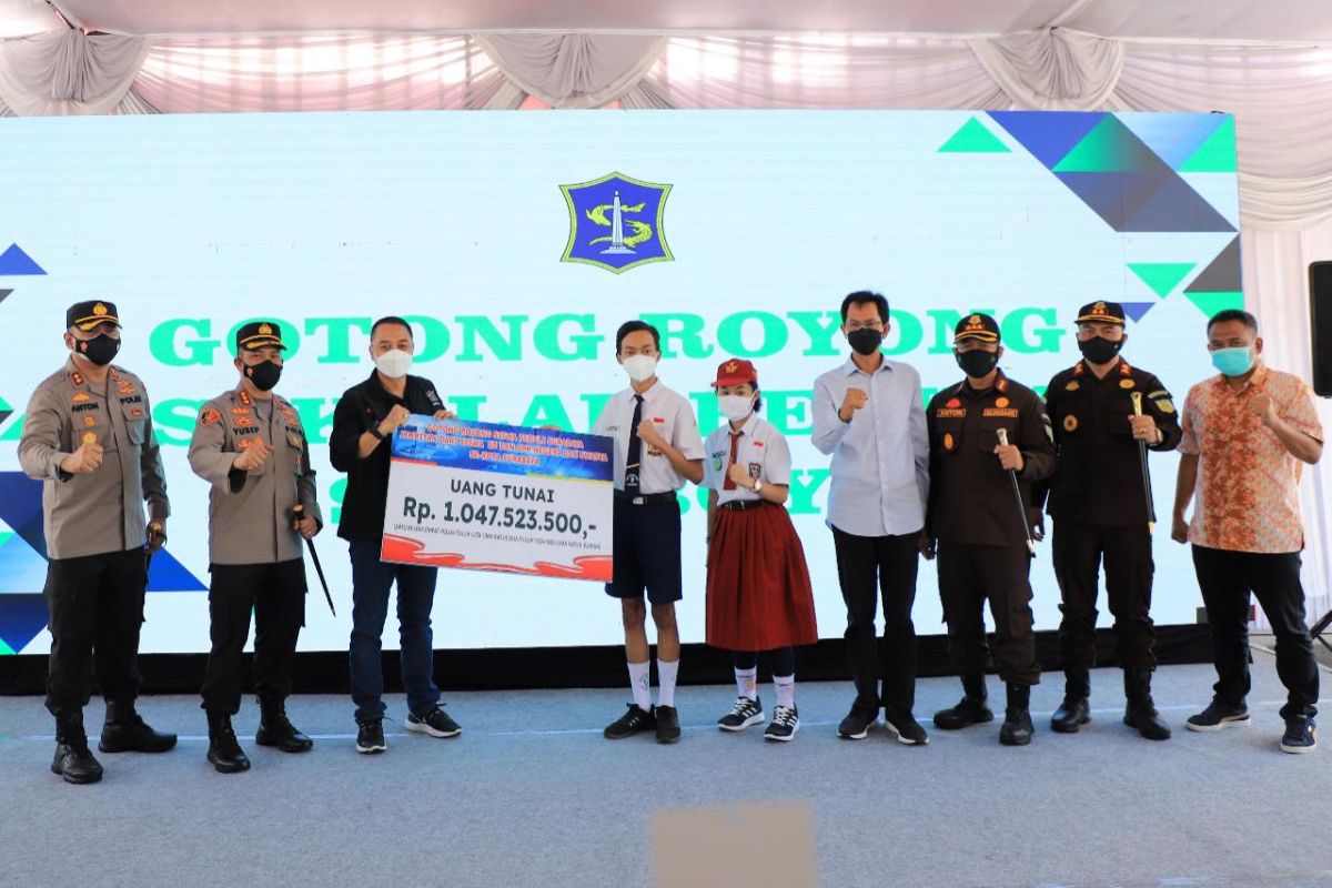 Pelajar Surabaya bantu Rp1 miliar untuk penanganan COVID-19 tuai pujian