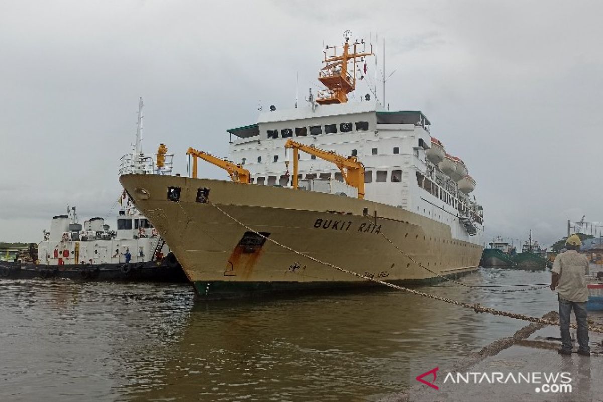 KM Bukit Raya untuk isolasi terpusat tiba di Pelabuhan Belawan