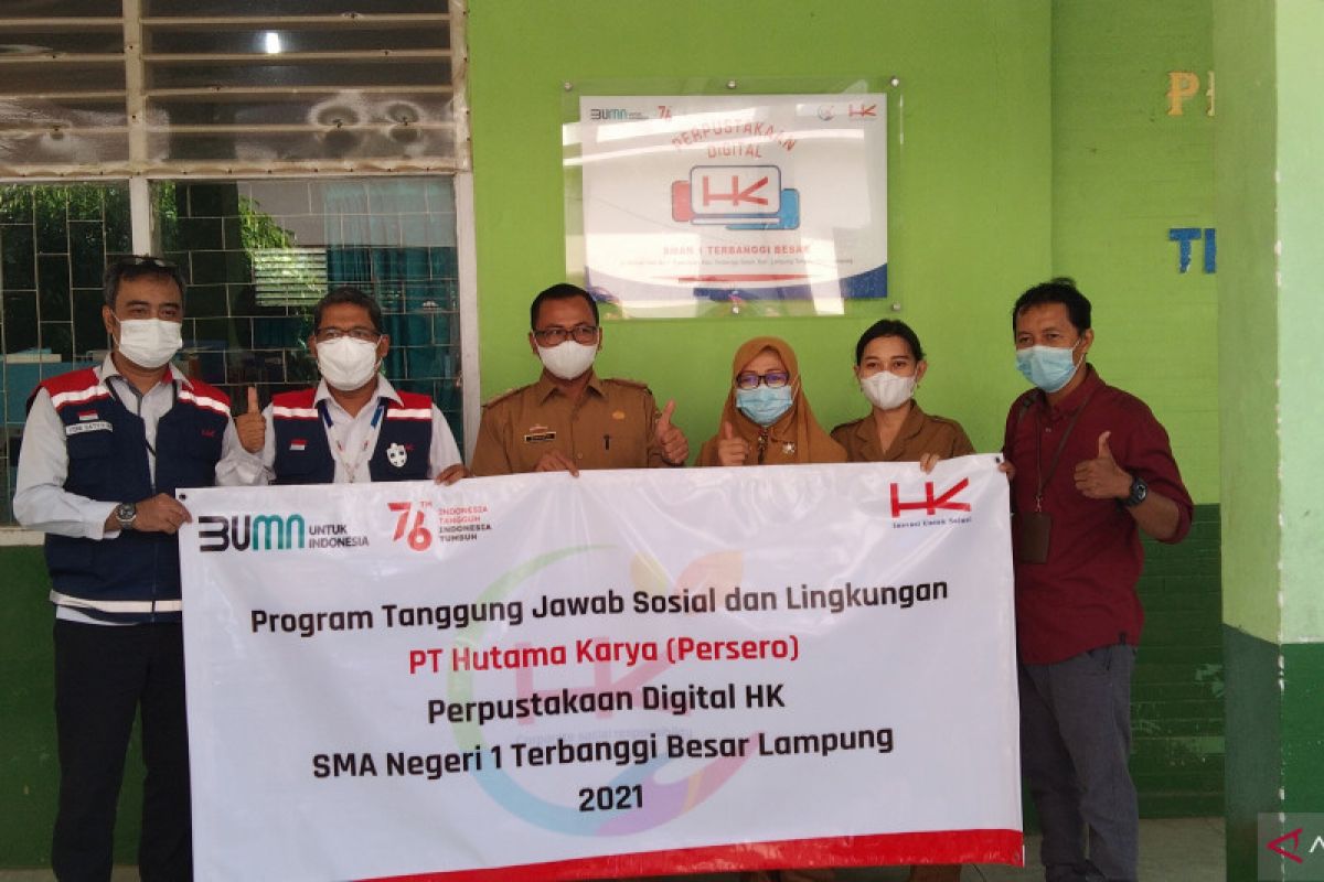 PT HK serahkan bantuan pustaka digital ke SMAN 1 Terbanggi Besar