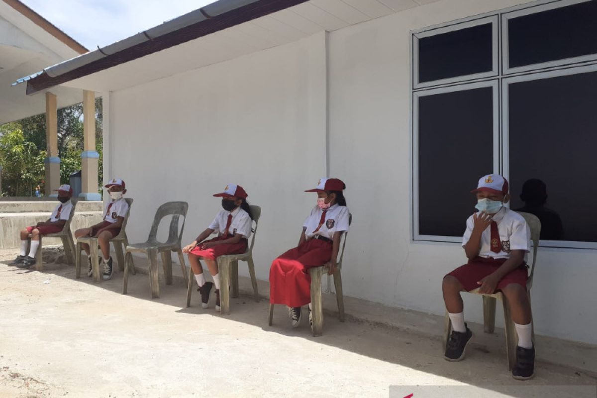 Anak-anak di pulau penyangga kesulitan sinyal saat belajar daring