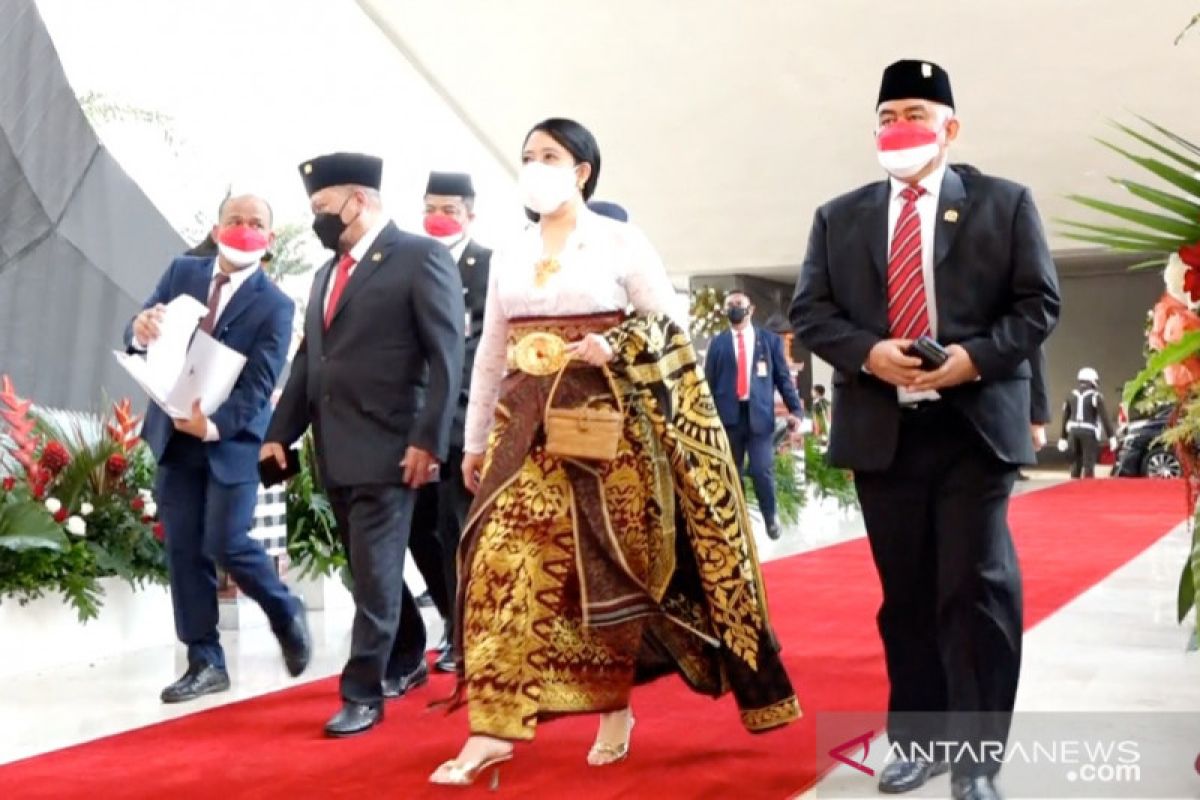 Puan kenakan pakaian adat Bali tunjukan keberagaman