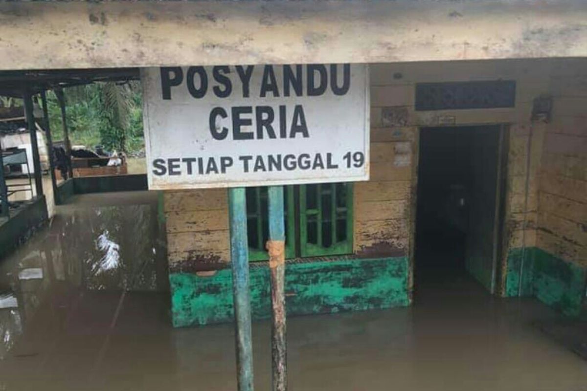 Hujan deras di Labusel, puluhan rumah warga terendam banjir