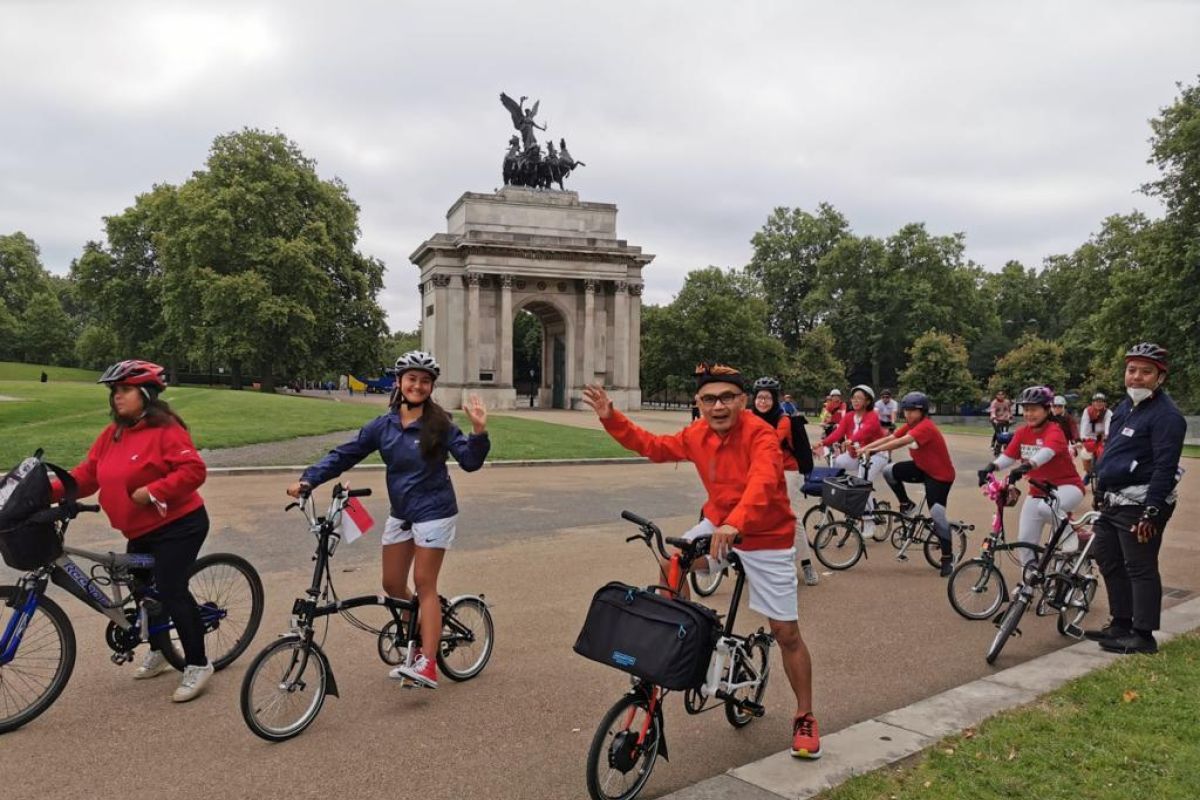 Sejumlah WNI di Inggris bersepeda keliling London rayakan Kemerdekaan RI