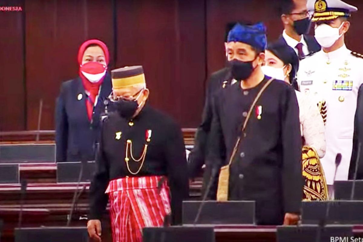 President wears traditional Baduy attire at MPR annual session