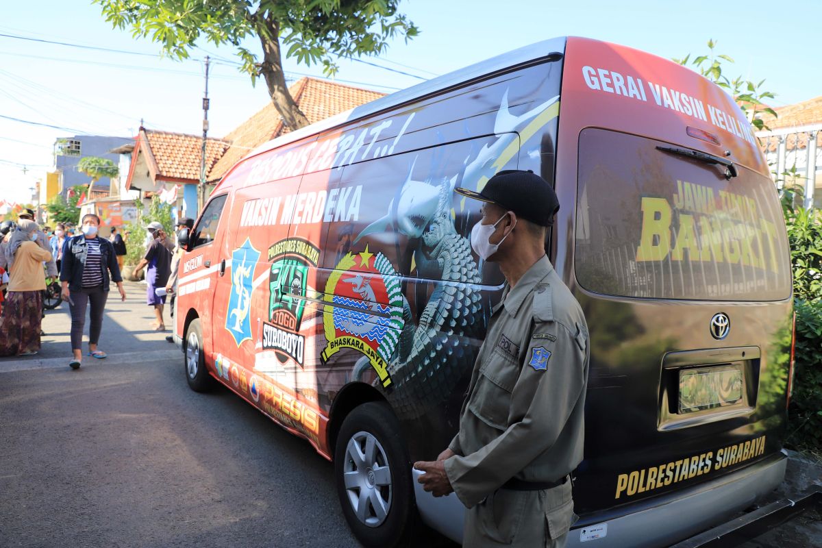 Mobil vaksin keliling di Surabaya ditarget layani 500 orang/hari