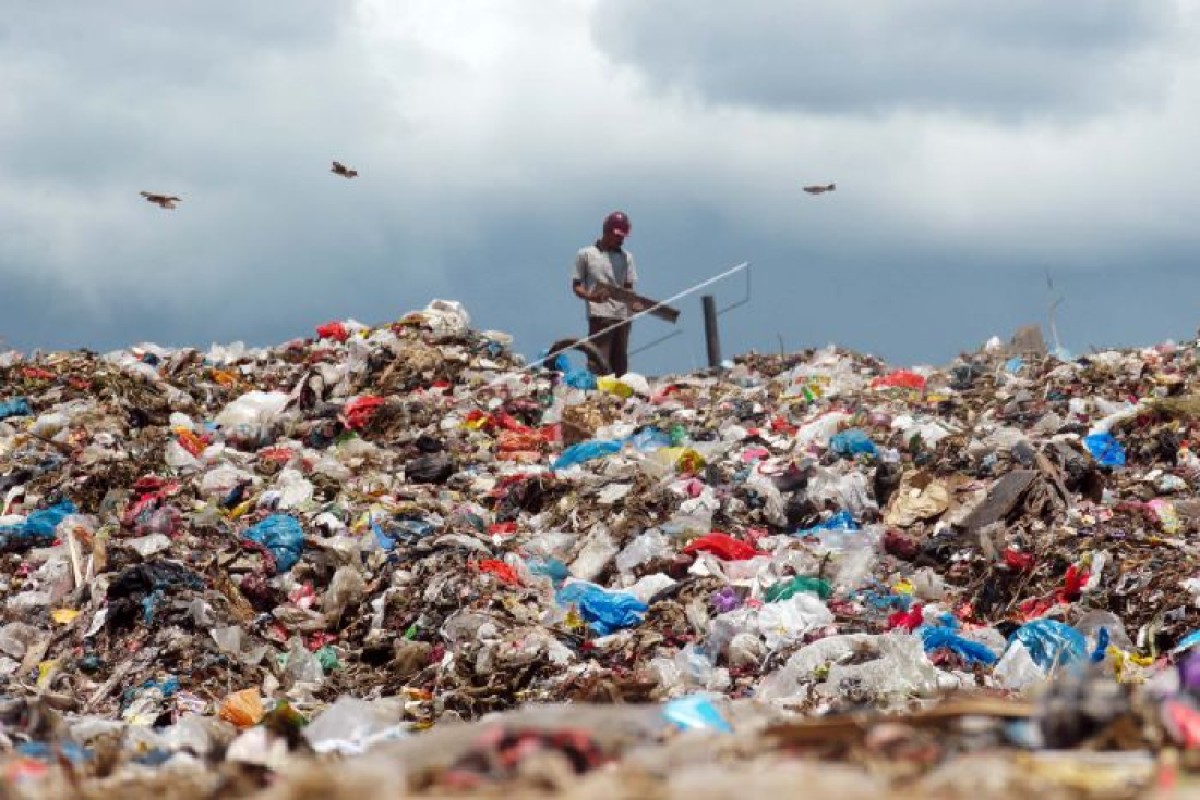 Sebanyak 5 juta ton sampah plastik di Indonesia tidak terkelola