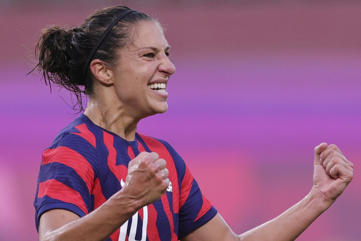 Carli Lloyd legenda sepak bola putri gantung sepatu