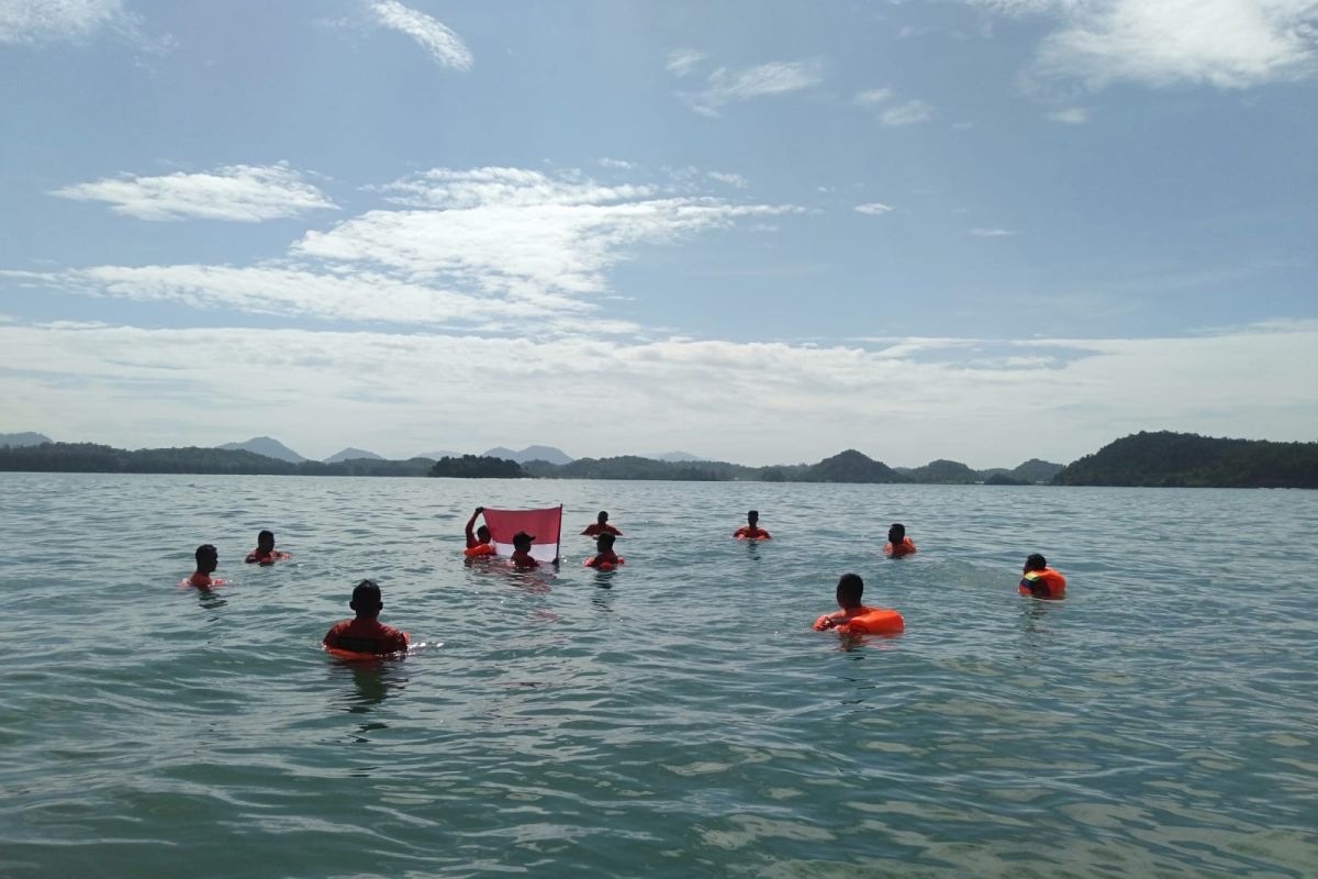 Meriahkan HUT ke 76 RI, ini yang dilakukan tim SAR Aceh Jaya di Laut