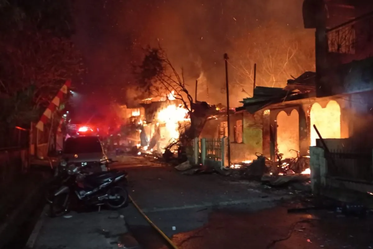 13 rumah terbakar saat HUT ke-76 Kemerdekaan RI - ANTARA News Makassar -  Berita Terkini Makassar