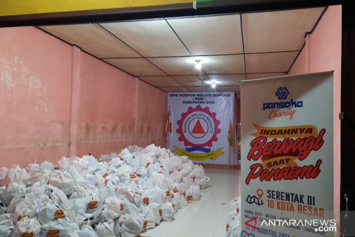 LHMR Siak dan PT Pansaka berbagi 1.060 paket sembako