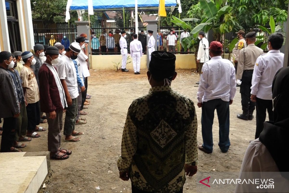 Santri Ponpes Tanfizul peringati HUT RI di lokasi baiat teroris