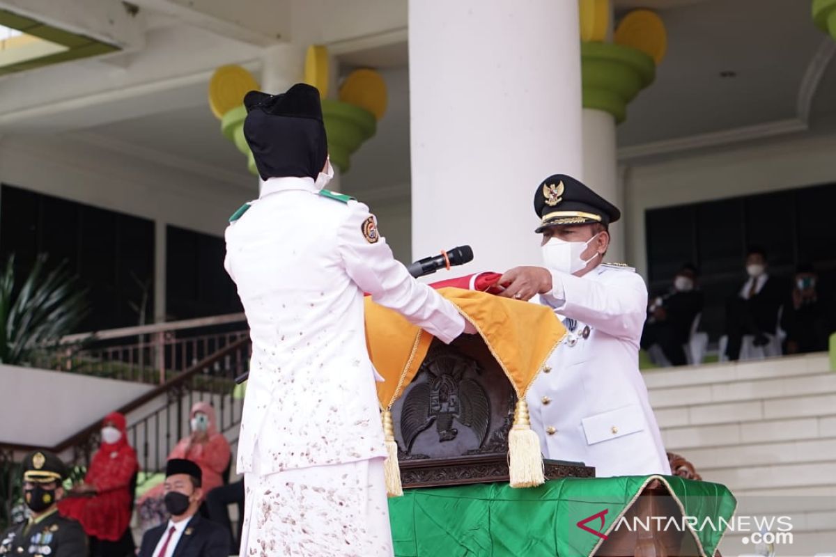 Plt Wali Kota Tanjungbalai inspektur upacara HUT ke 76 RI