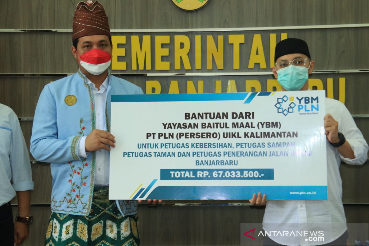 Wali Kota terima sumbangan untuk petugas kebersihan