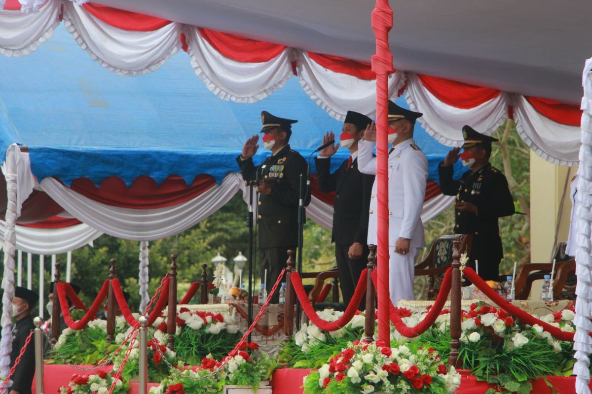 Bupati Paser dr. Fahmi pimpin upacara peringatan HUT Ke-76 RI