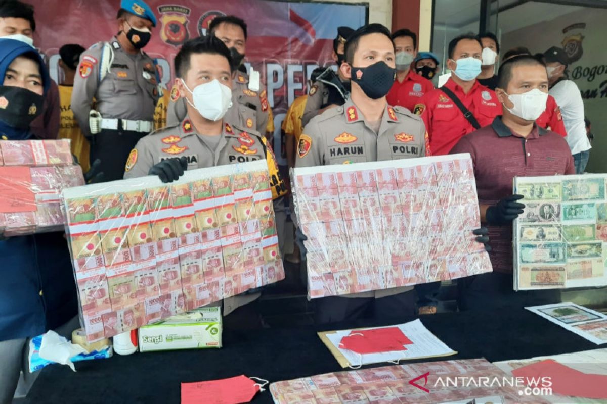 Dari tangan 'Mbah Jamrong', polisi sita uang palsu senilai Rp1,5 miliar