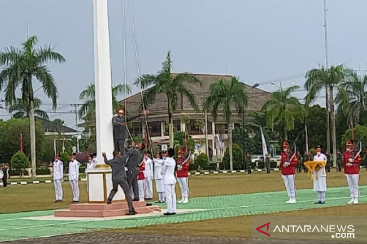 Insiden tali bendera putus warnai upacara HUT RI di Babel