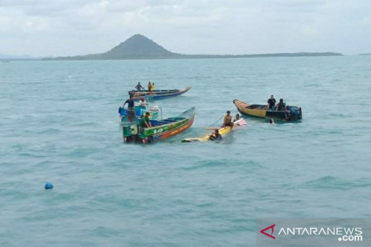 Basarnas cari korban speedboat terbalik di Perairan Laut Sadai