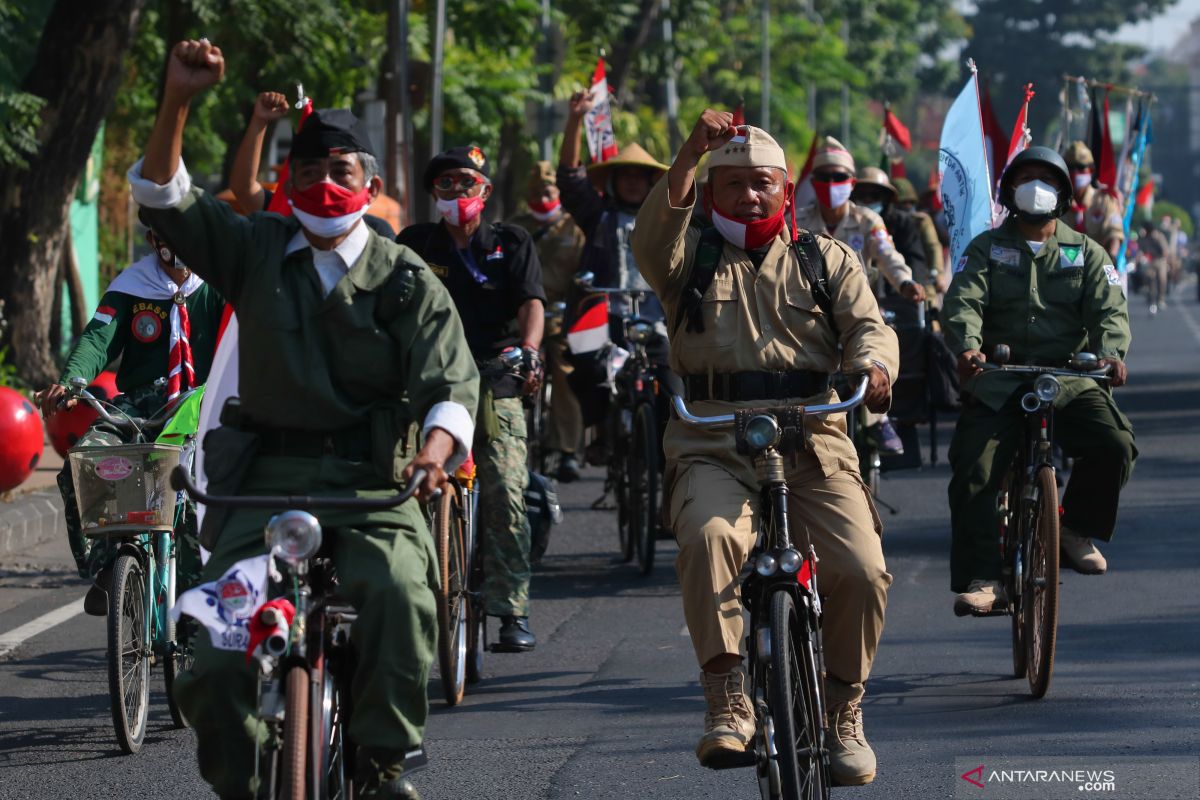 Komunitas Sepeda Tua Meriahkan Kemerdekaan Ri Antara News Jawa Timur 1438