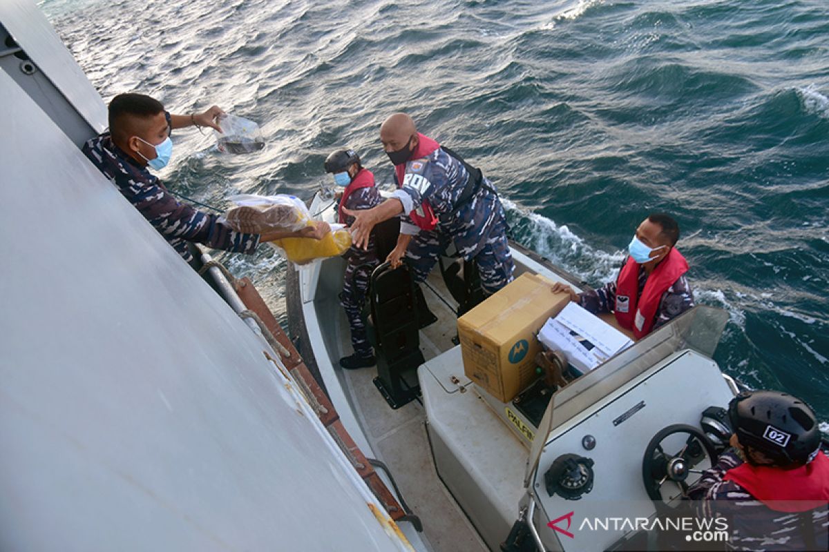 Laut Arafuru pun diarungi demi mengemban misi vaksinasi di pulau terluar