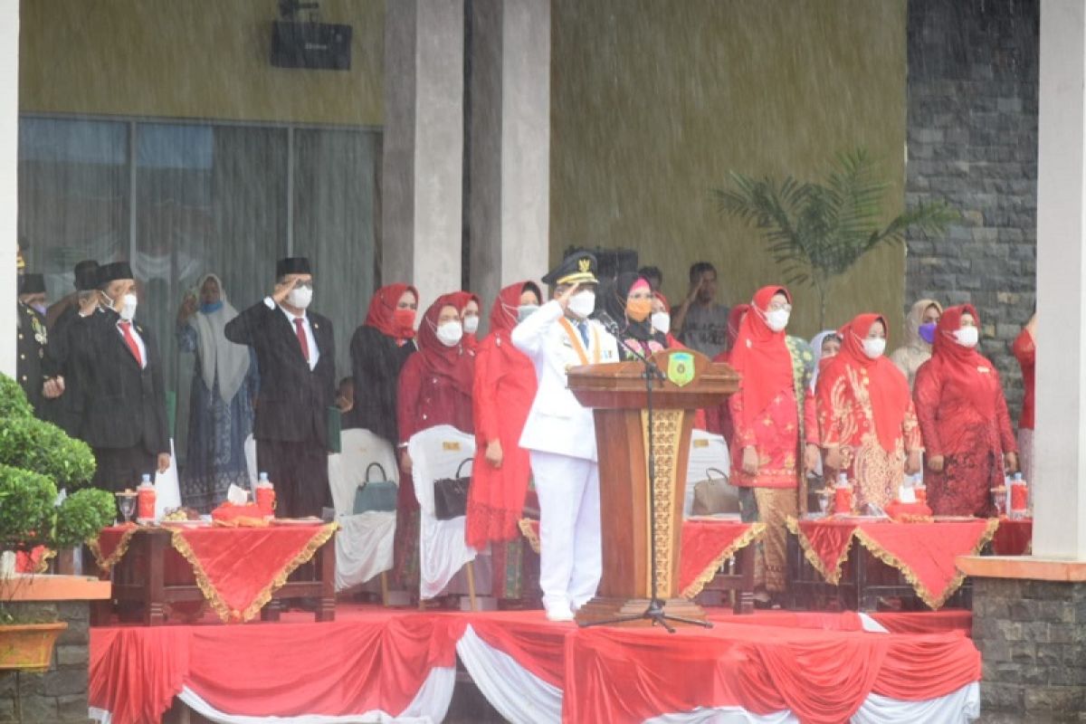 Wabup irup pengibaran Merah Putih peringatan HUT ke-76 RI