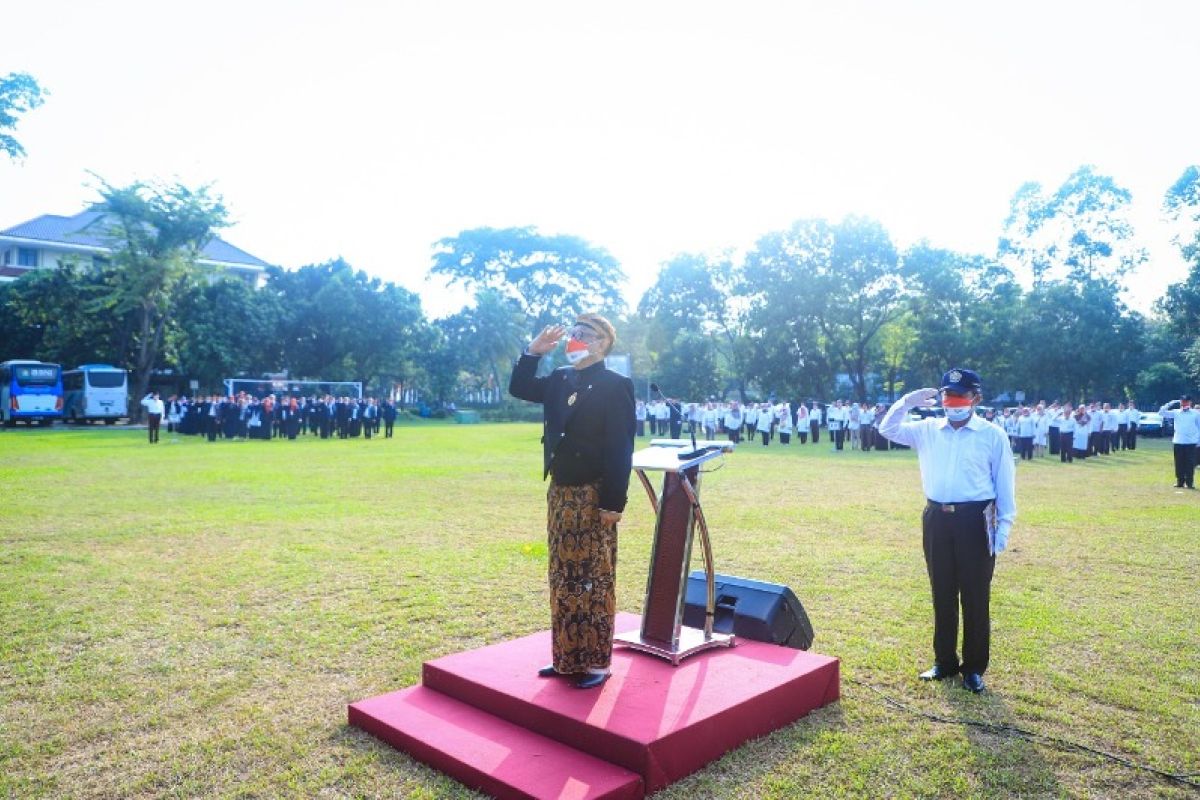 Rektor Universitas Pancasila pimpin Upacara HUT RI dengan busana Jawa