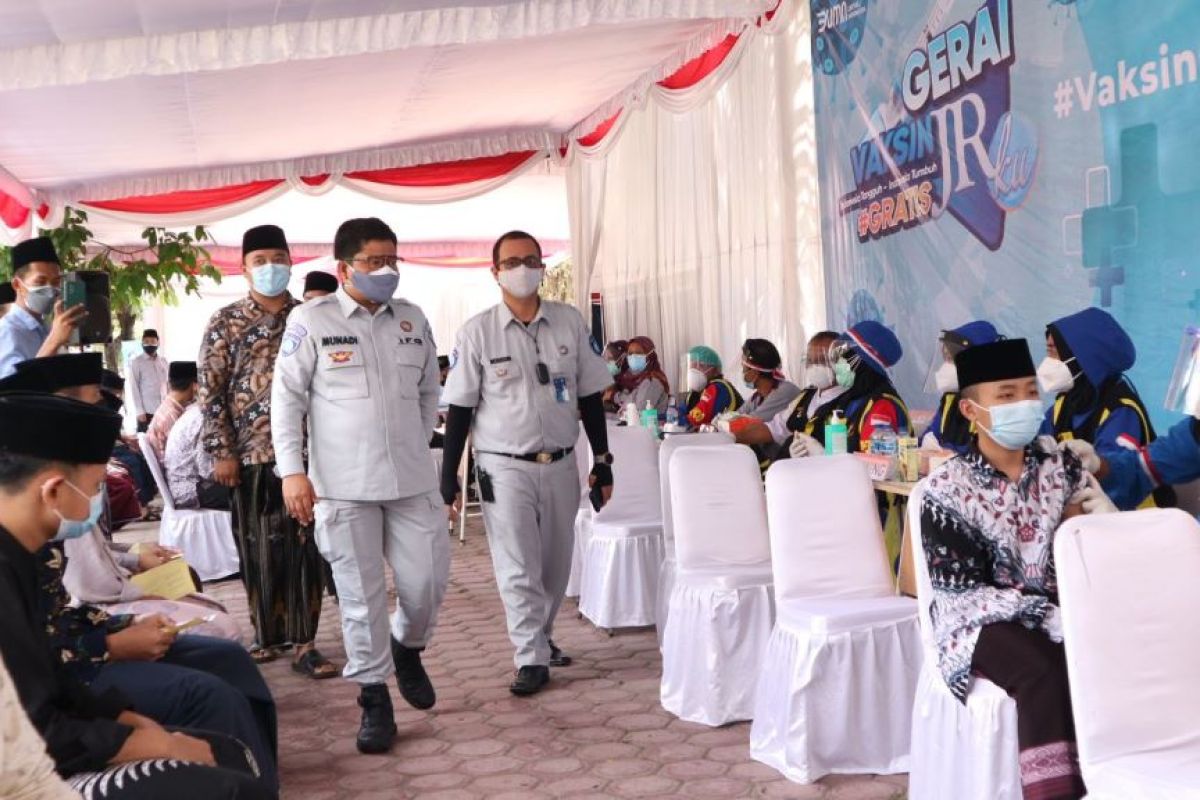 Upaya capai kekebalan komunal, PT Jasa Raharja vaksin 400 santri di Kediri