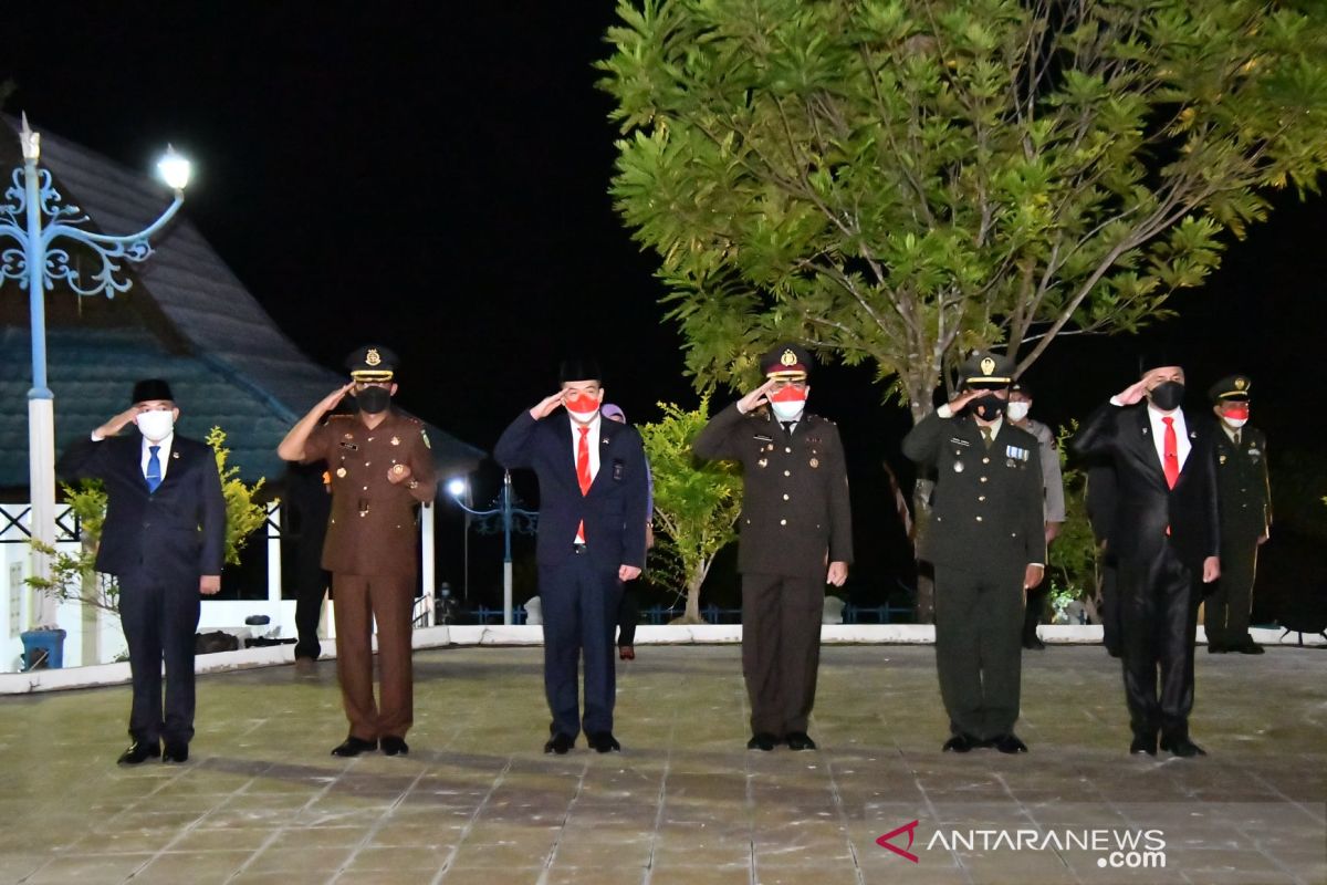 Wabup dan Forkopimda HSS beri penghormatan malam renungan suci