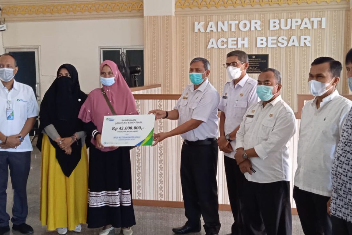 Ahli Waris Program Kotaku di Aceh Besar terima santunan jaminan kematian
