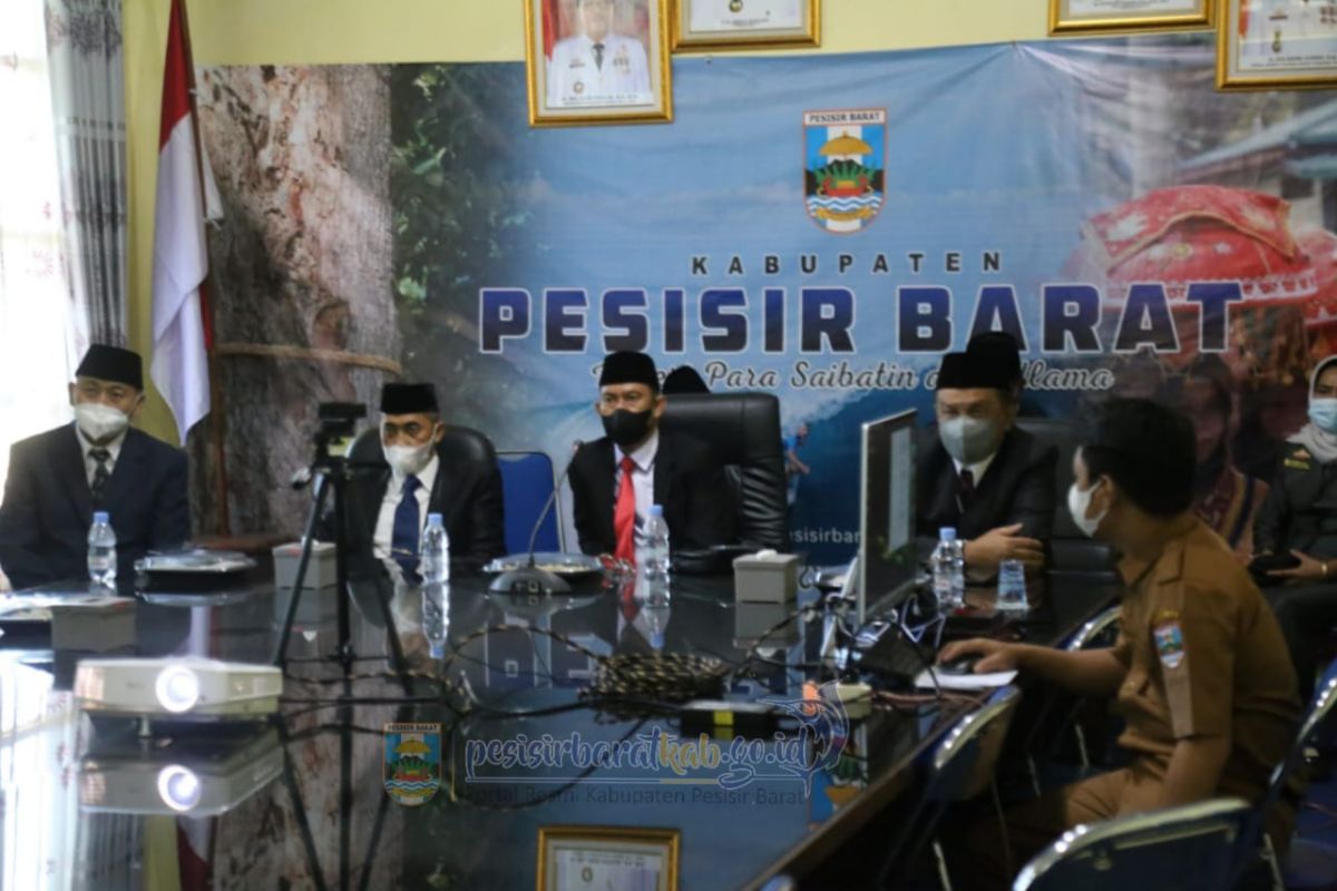 Wabup Pesisir Barat ikuti rapat paripurna secara virtual