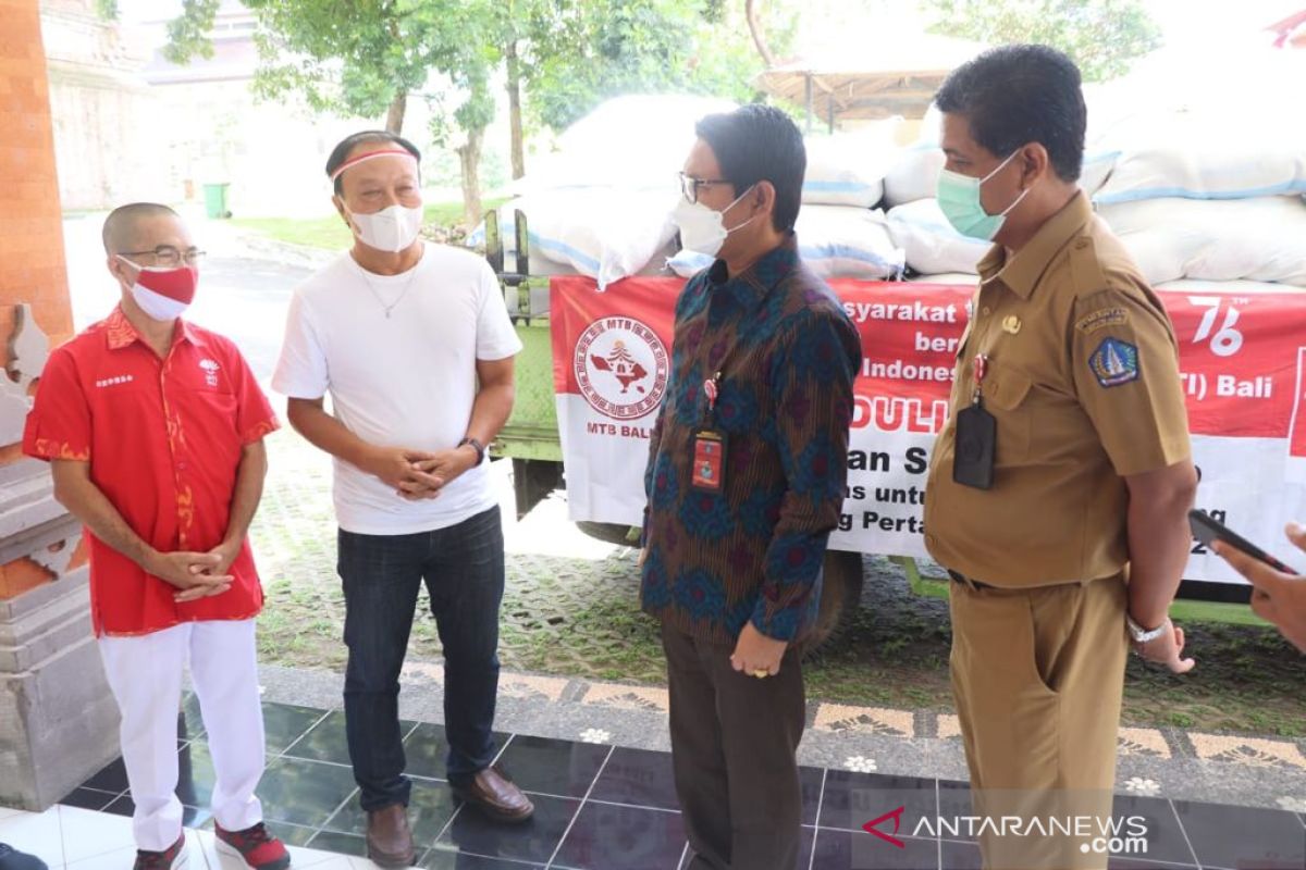 Perhimpunan INTI Bali berikan bantuan beras untuk masyarakat Badung