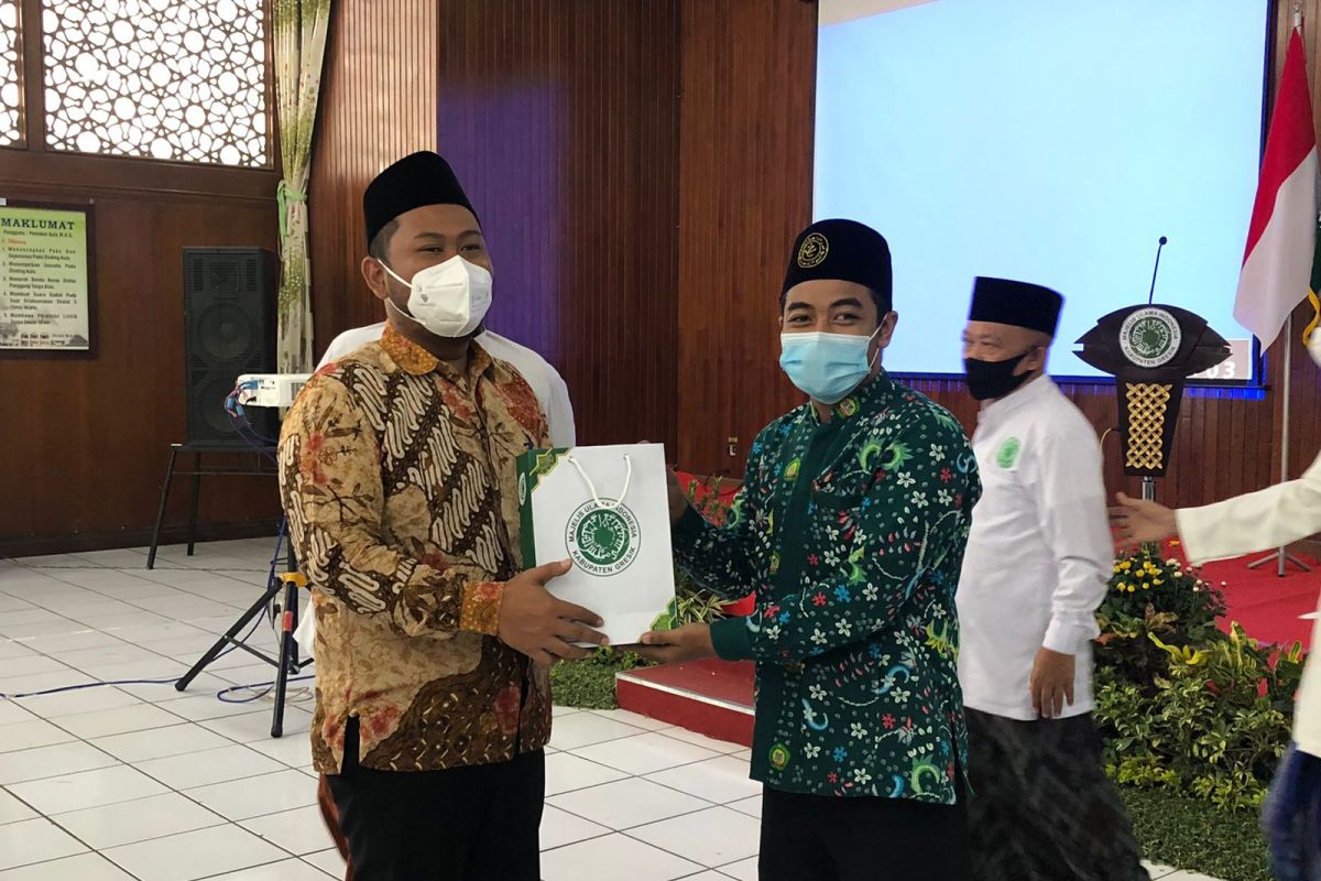 MUI Gresik bagikan vitamin dan masker kepada ribuan penceramah