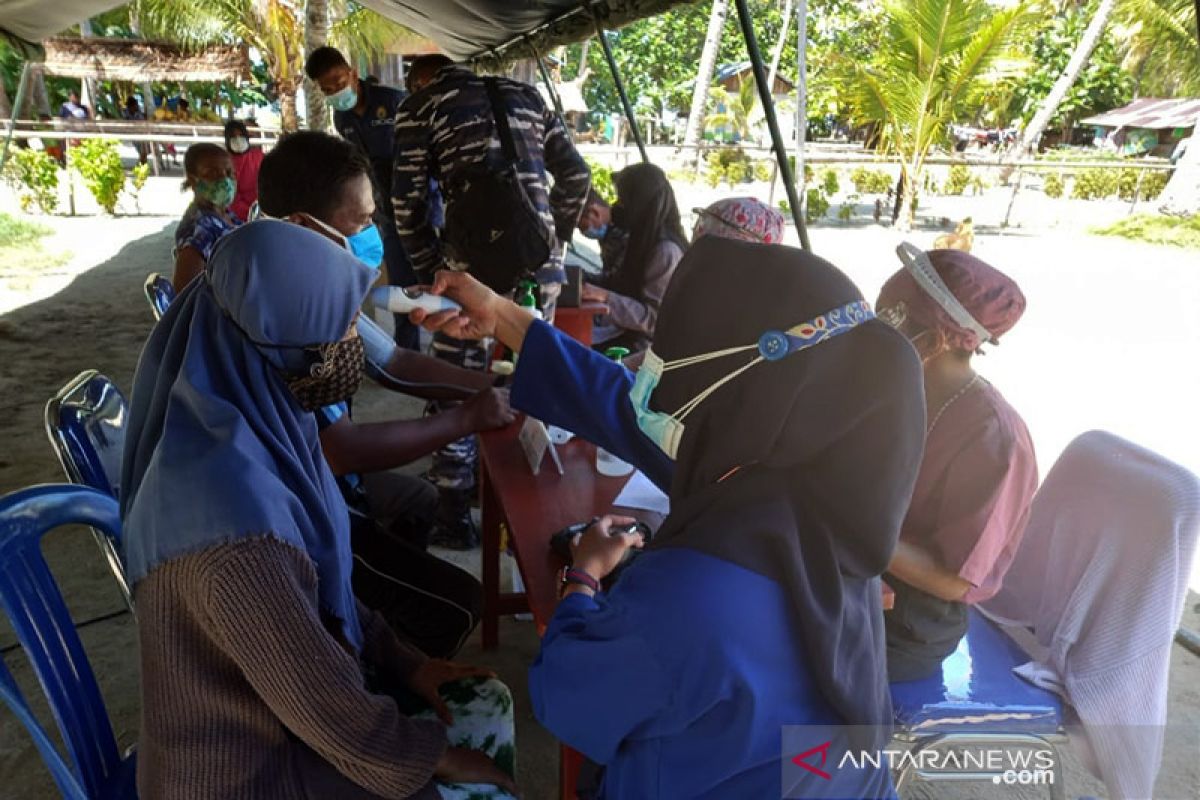 TNI AL gelar vaksinasi dosis kedua bagi masyarakat Pulau Soop Sorong