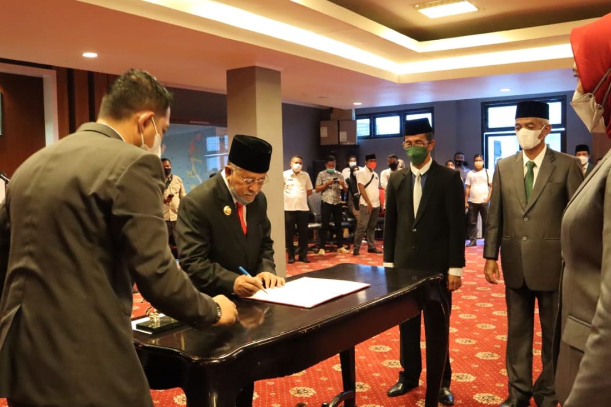 Gubernur lantik enam pejabat eselon II Pemprov Malut, semoga amanah