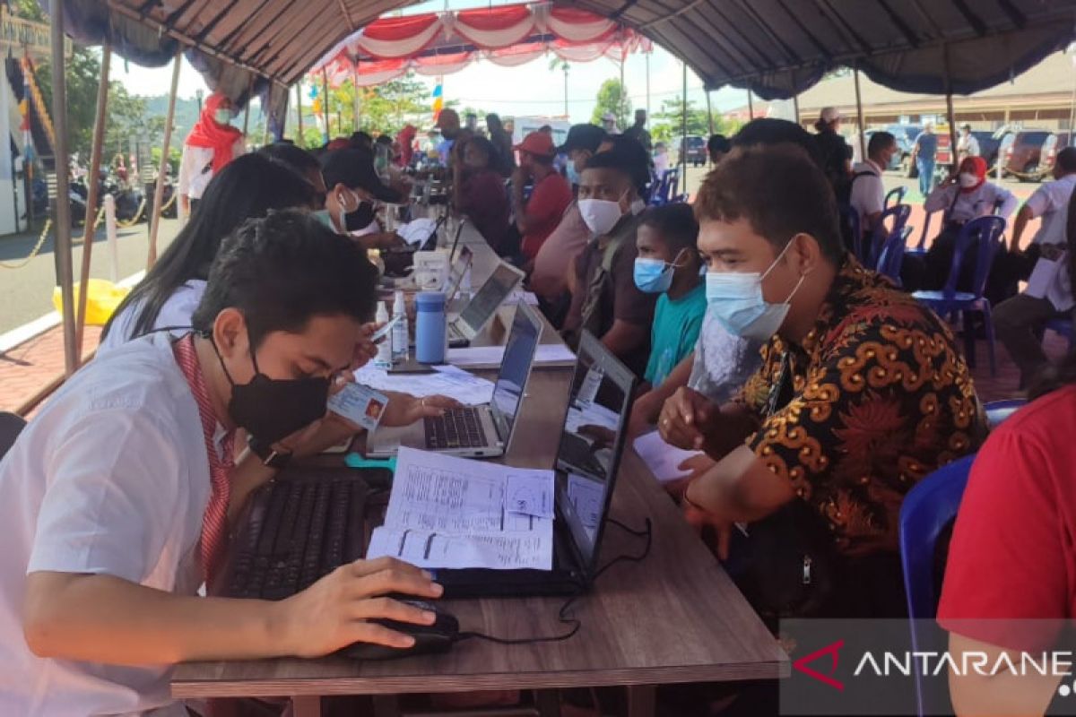 Kejaksaan Tinggi Papua Barat gelar vaksinasi, 1.000 orang terlayani dosis kedua