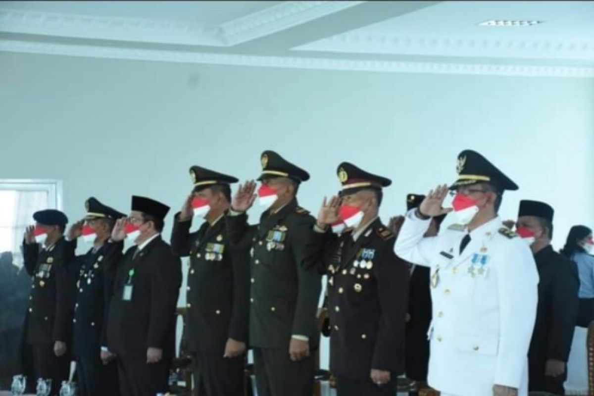 Oki ikuti upacara penurunan bendera di Istana secara virtual