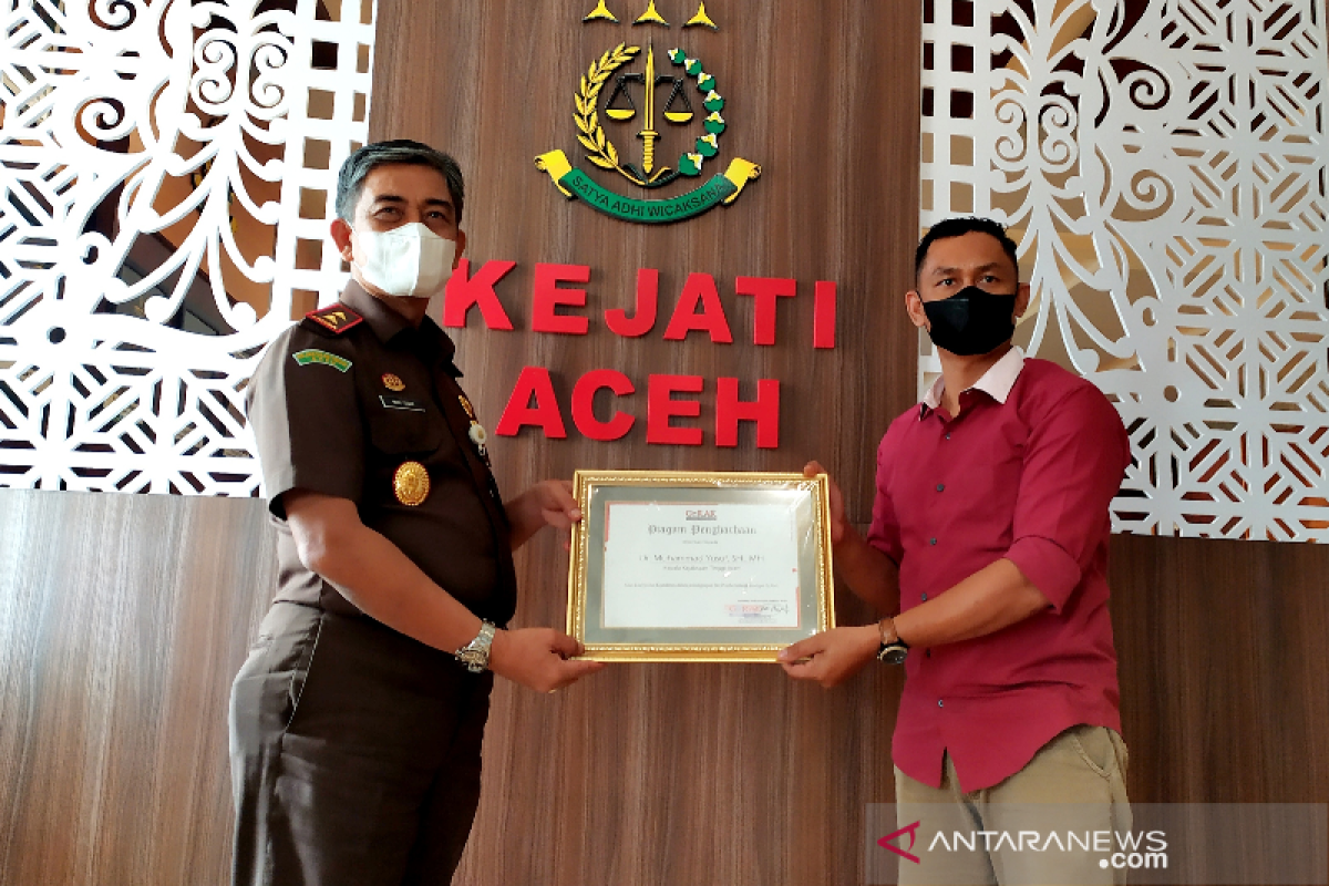 LSM beri reward Kajati Aceh atas dedikasi penanganan kasus korupsi