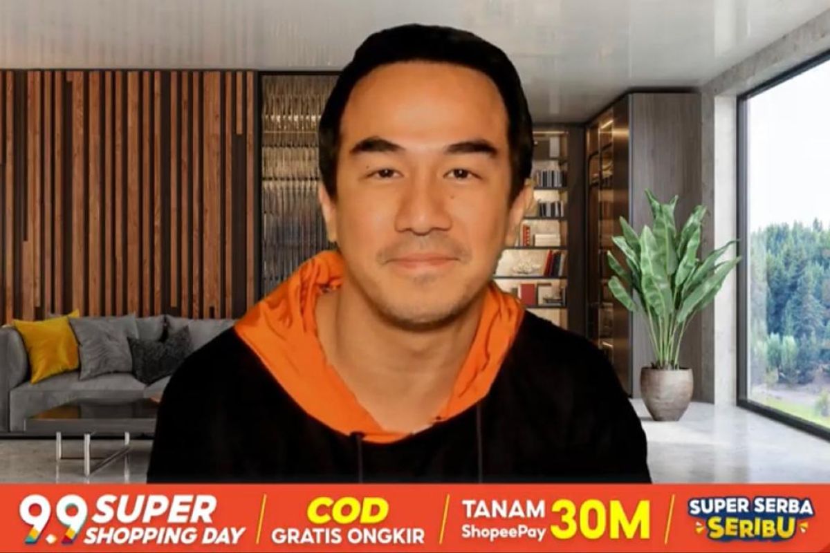 Joe Taslim ditunjuk jadi duta merek Shopee