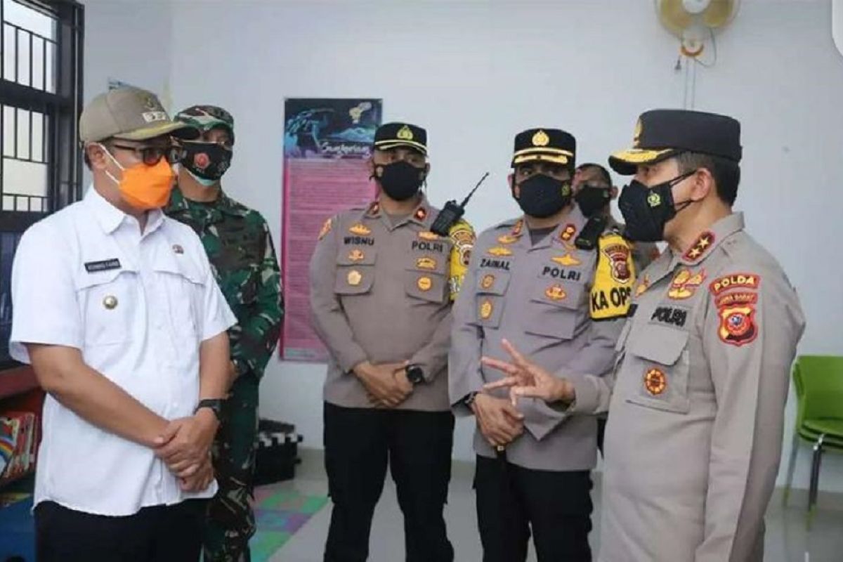 Kapolda Jabar apresiasi penerapan PPKM di Kota Sukabumi