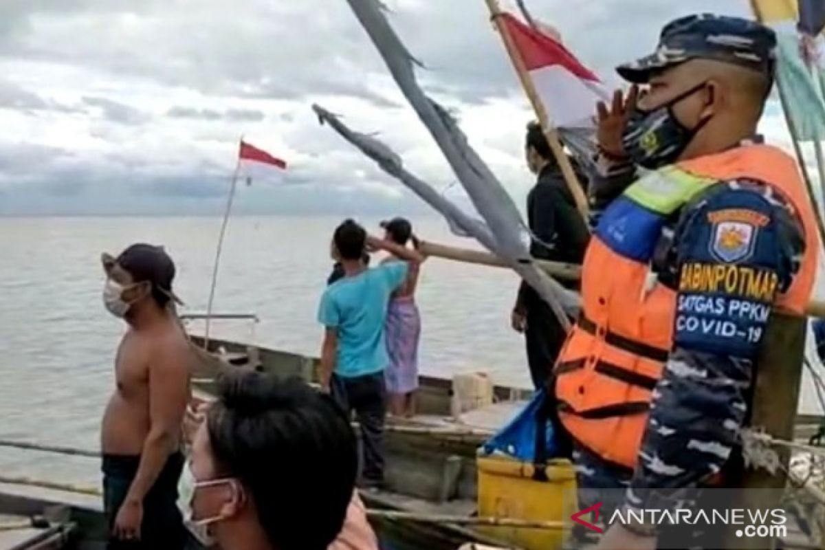 Ratusan nelayan di teritorial Lanal TBA hentikan aktivitas saat detik Proklamasi
