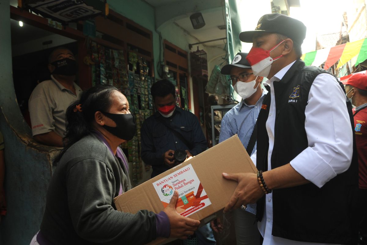 10 ribu paket sembako dibagikan serentak di 31 kecamatan Kota Surabaya