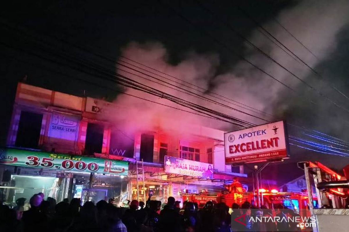 Apotek di Padang Luar Agam terbakar diduga karena tabung oksigen bocor