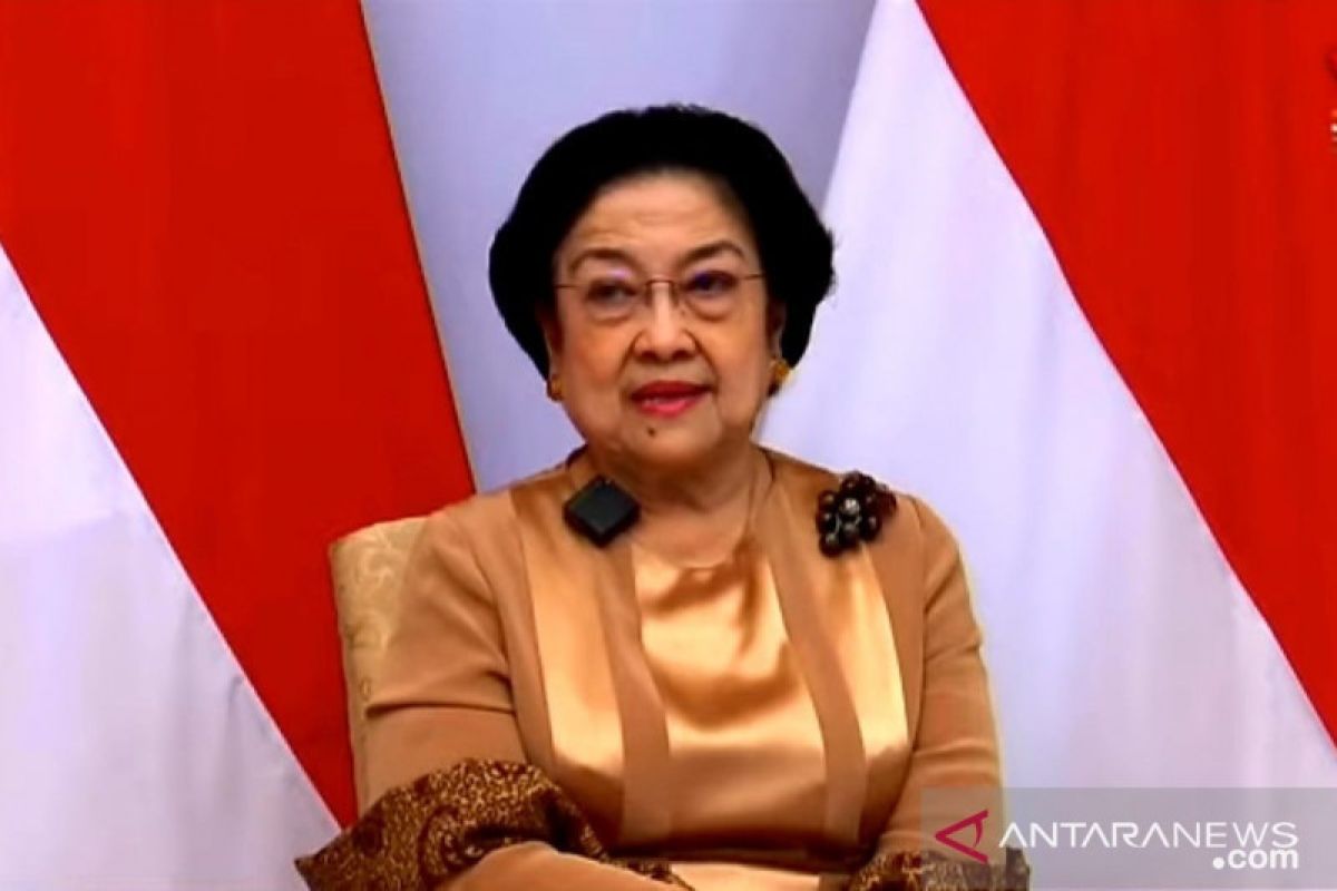 Megawati Soekarnoputri mengaku prihatin Presiden Jokowi kerap dikritik tak beretika