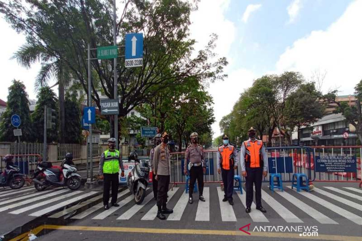 Dua jalan kembali dibuka, enam jalan di Solo tetap ditutup