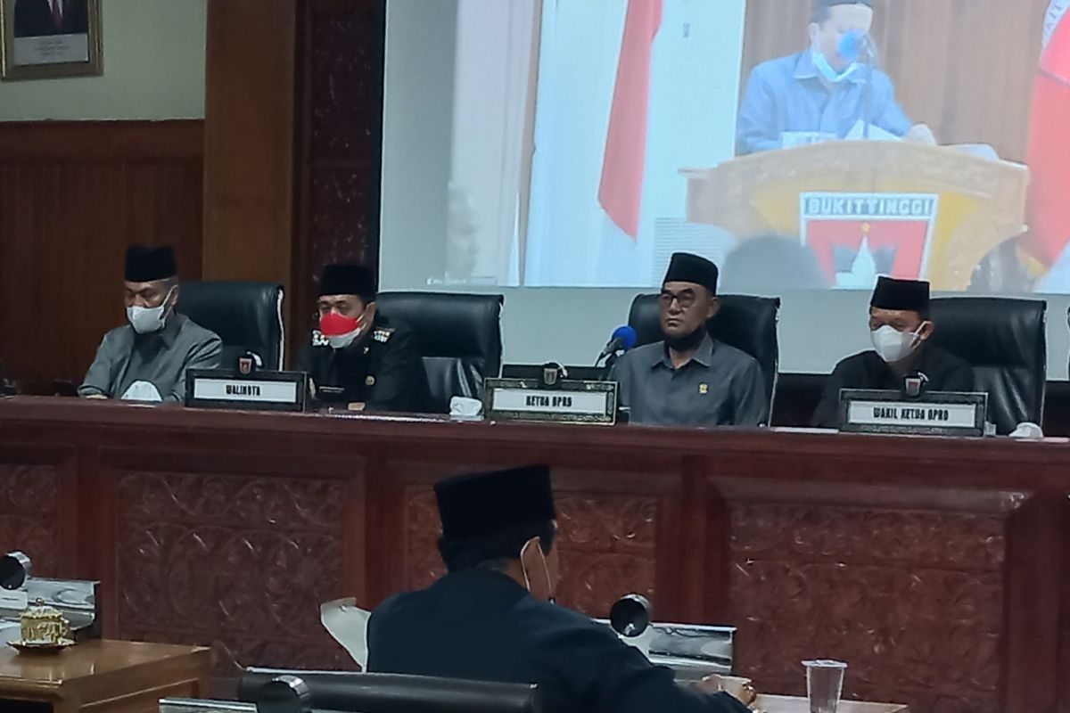 Polemik status Ketua DPRD Bukittinggi, Herman Sofyan mengadu kesini