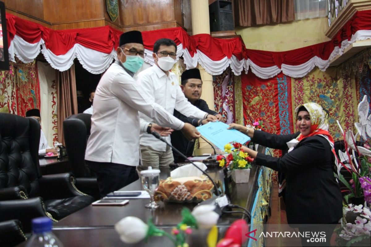 Setelah sempat ricuh dan pimpinan sidang diganti, DPRD Kabupaten Solok setujui RPJMD 2021/2026